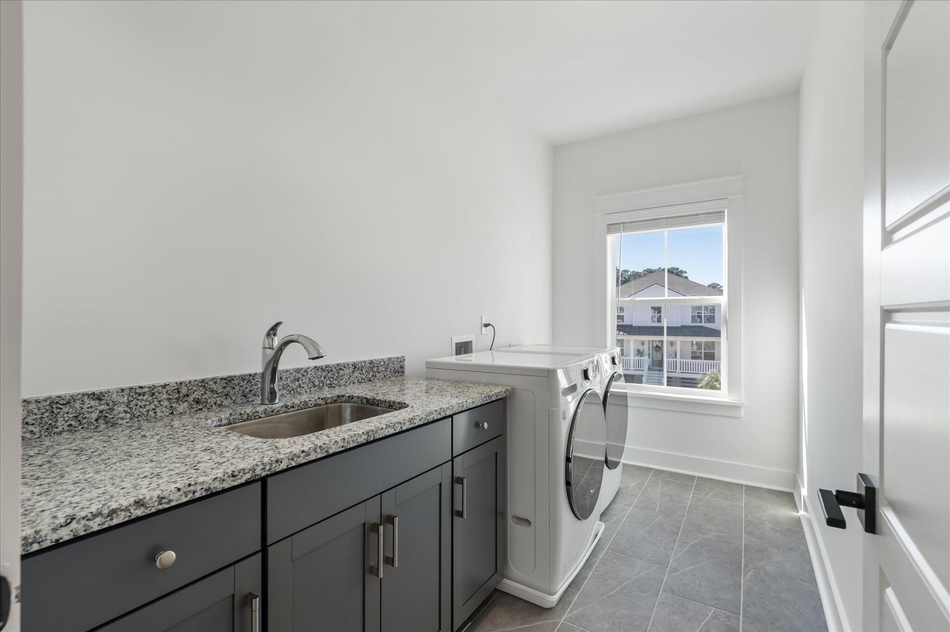 1536 Asher Avenue Photo 16
