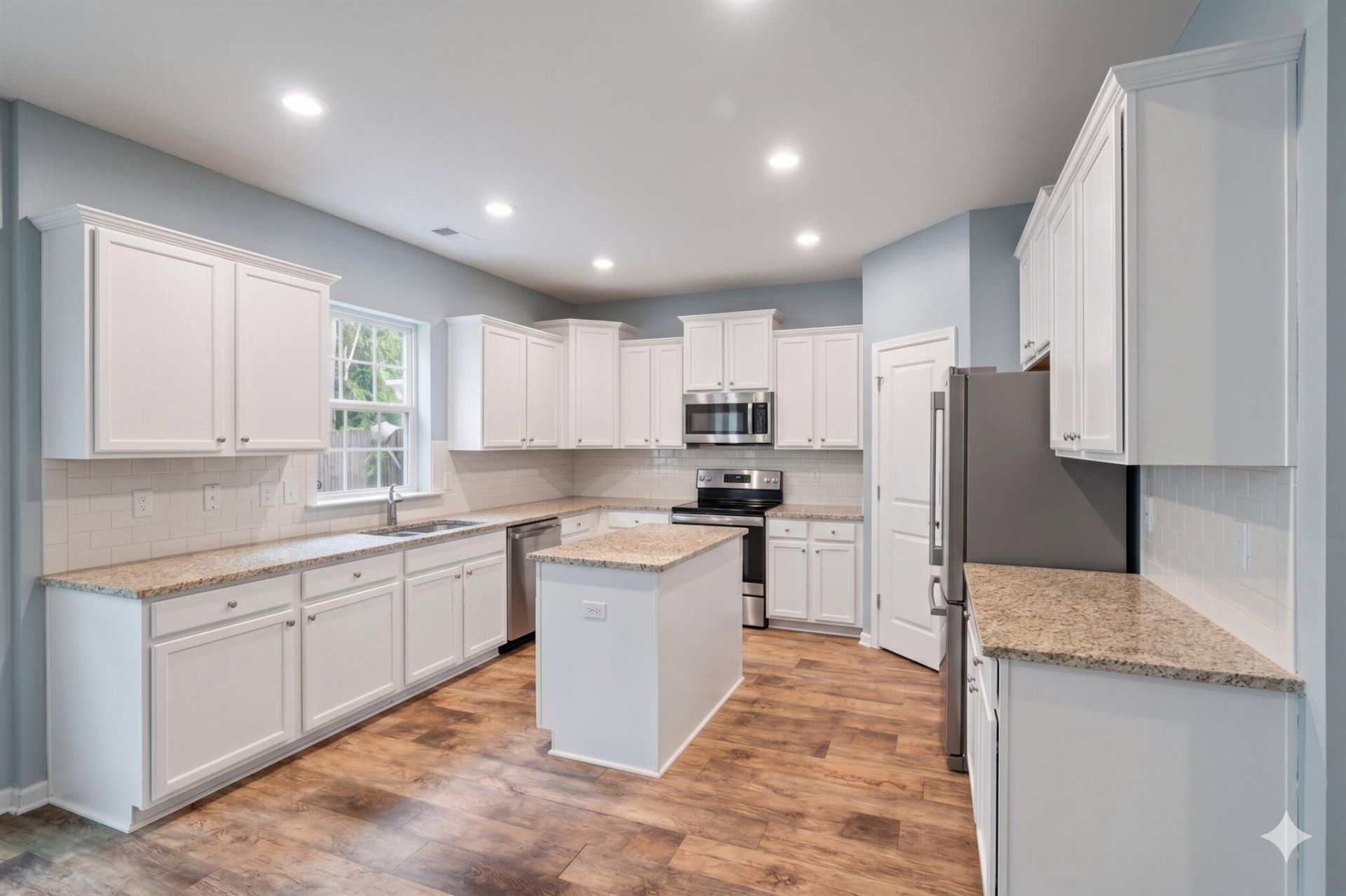 188 Emerald Isle Drive Photo 24