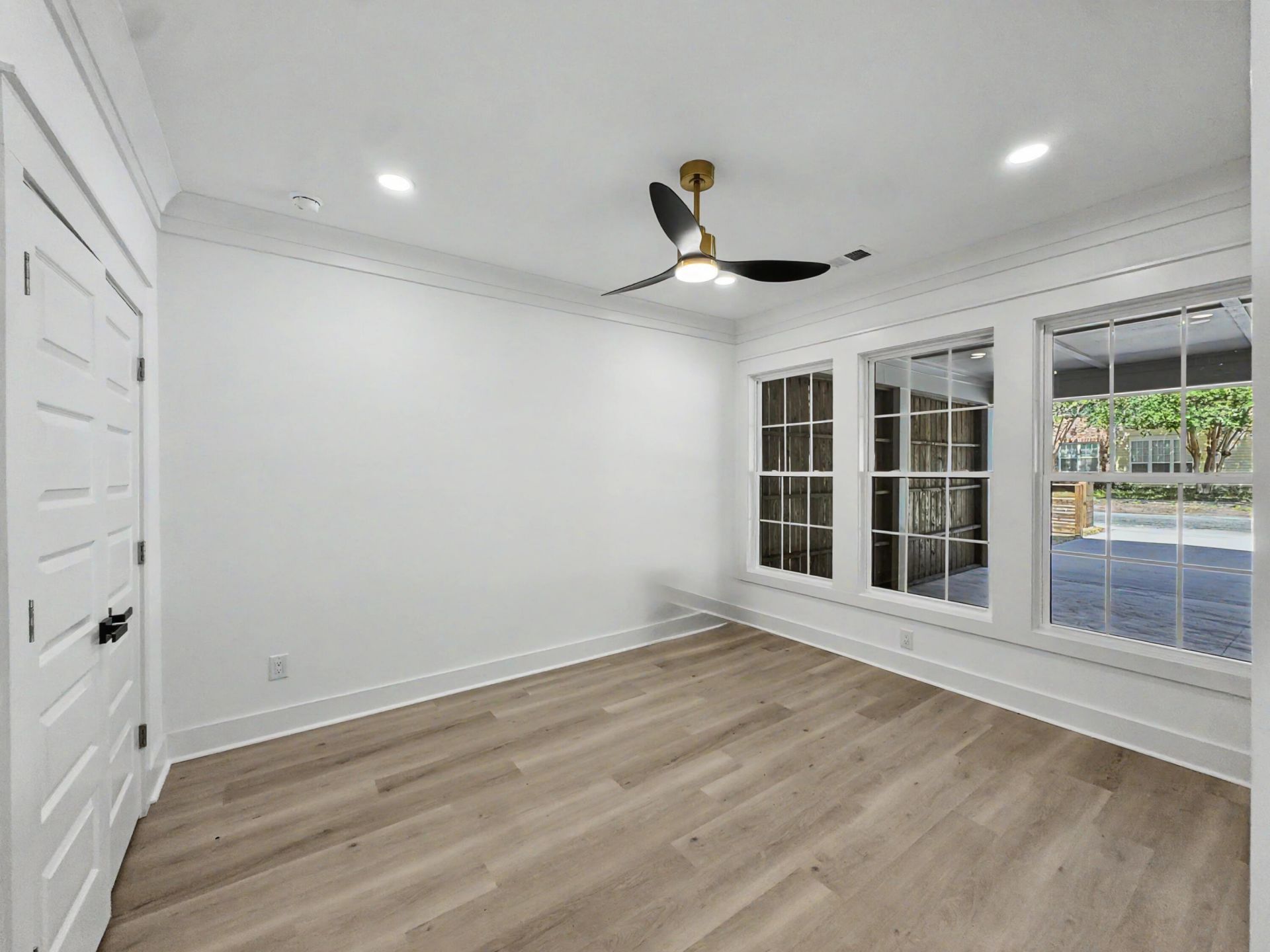 4841 Lecque Street Photo 11