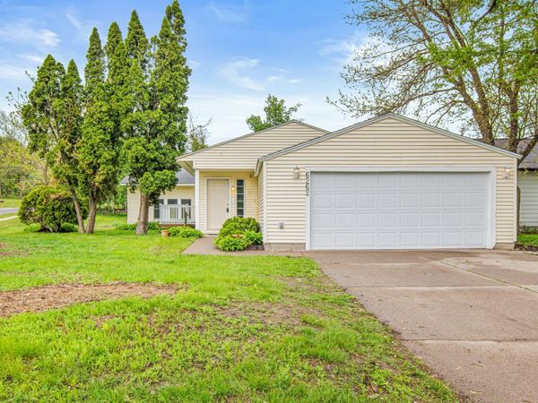 6262 7th Street N, Oakdale, MN 55128