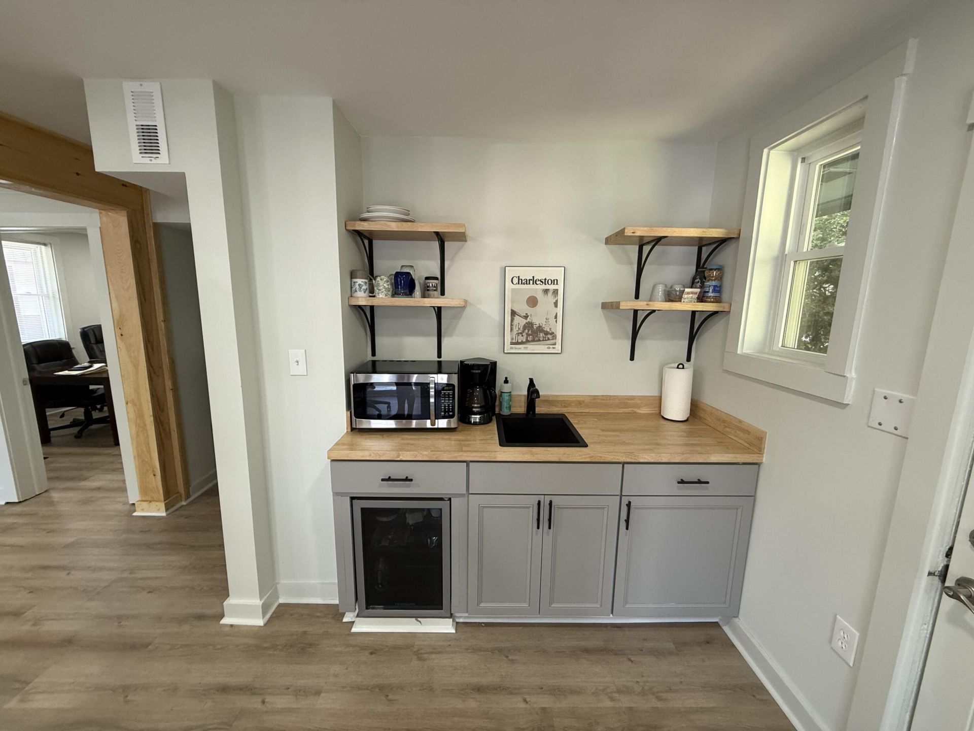 937 Wappoo Road  Photo 4