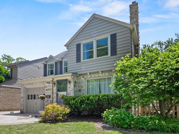 315 E Carlisle AVENUE, Whitefish Bay, WI 53217