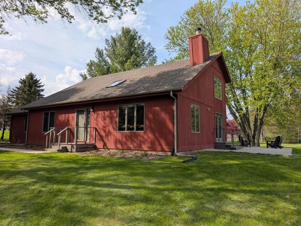 S48W34444 Rue Chantilly, Dousman, WI 53118