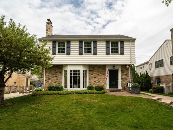6014 N Kent AVENUE, Whitefish Bay, WI 53217