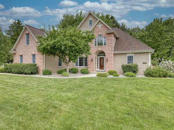 N27W26292 Crestview DRIVE, Pewaukee, WI 53072