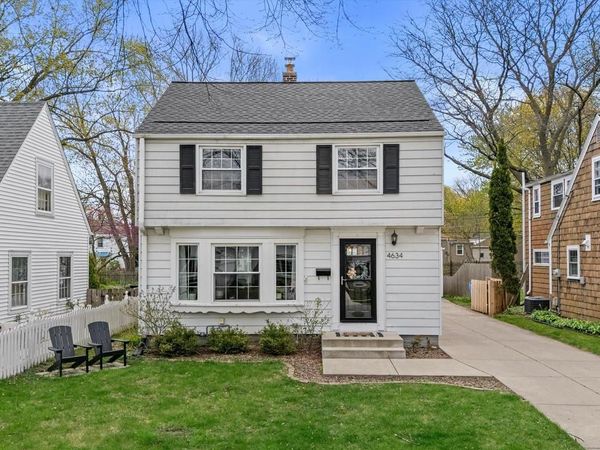 4634 N Idlewild AVENUE, Whitefish Bay, WI 53211