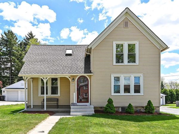 7831 W North AVENUE, Wauwatosa, WI 53213