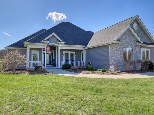 W329S8470 S Oak Tree DRIVE, Mukwonago, WI 53149