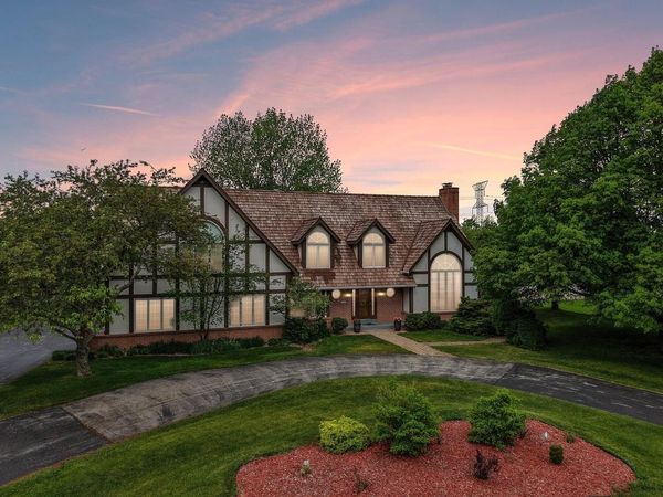 2385 Buckingham PLACE, Brookfield, WI 53045