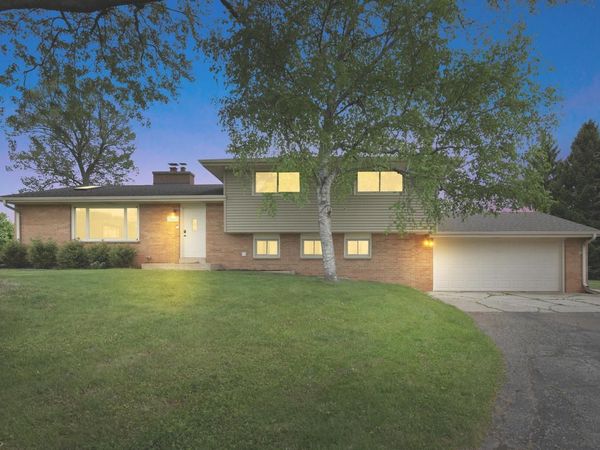 3860 Dale DRIVE, Brookfield, WI 53005