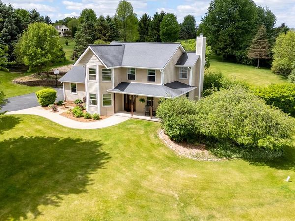W301S2613 Jenna LANE, Waukesha, WI 53188