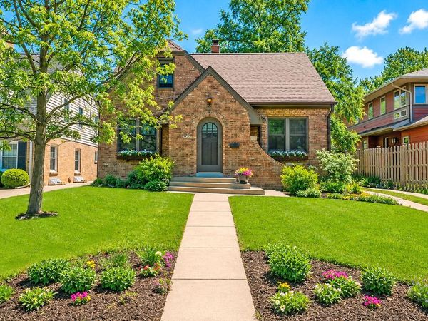 5912 N Berkeley BOULEVARD, Whitefish Bay, WI 53217