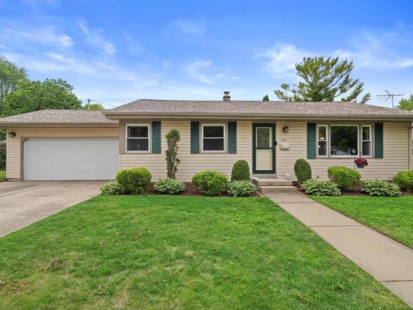 1971 Cascade DRIVE, Waukesha, WI 53188