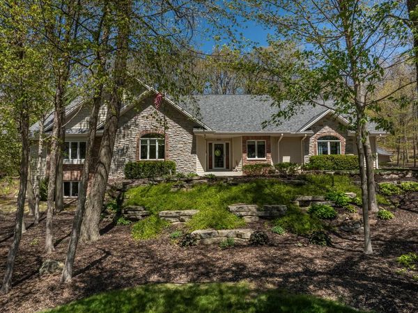 260 Glacial DRIVE, Slinger, WI 53086