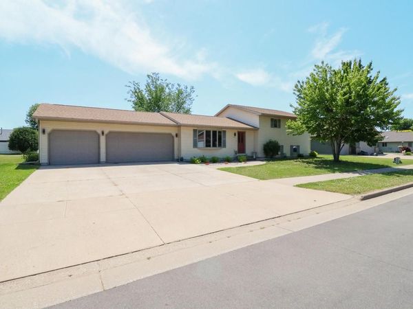 912 Packer DRIVE, Holmen, WI 54636