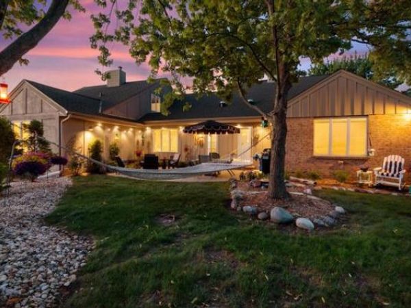 10041 N Holmes COURT, Mequon, WI 53092
