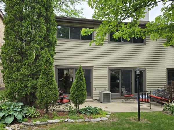 972 Valentine ROAD, Oconomowoc, WI 53066