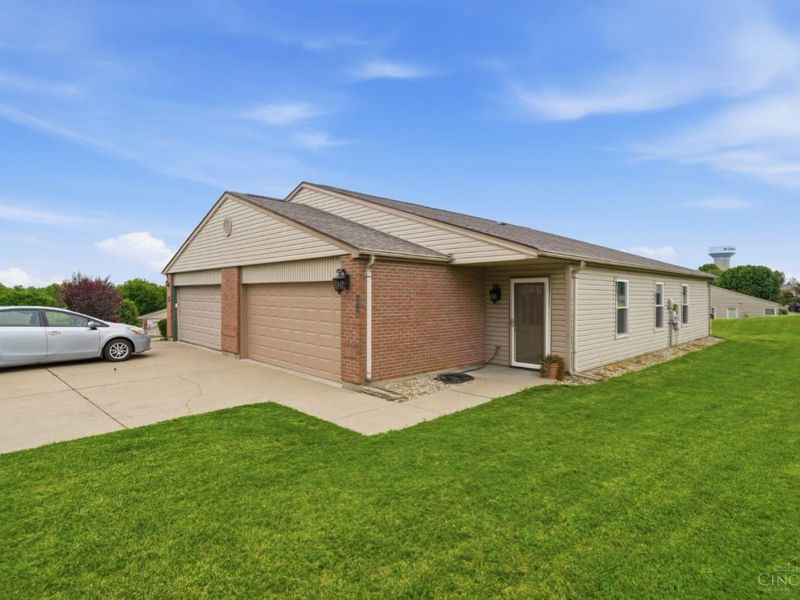 247 Overbrook Drive, Monroe, OH 45050 Photo 3