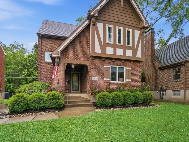 3871 Drakewood Drive, Cincinnati, OH 45209 Photo 1