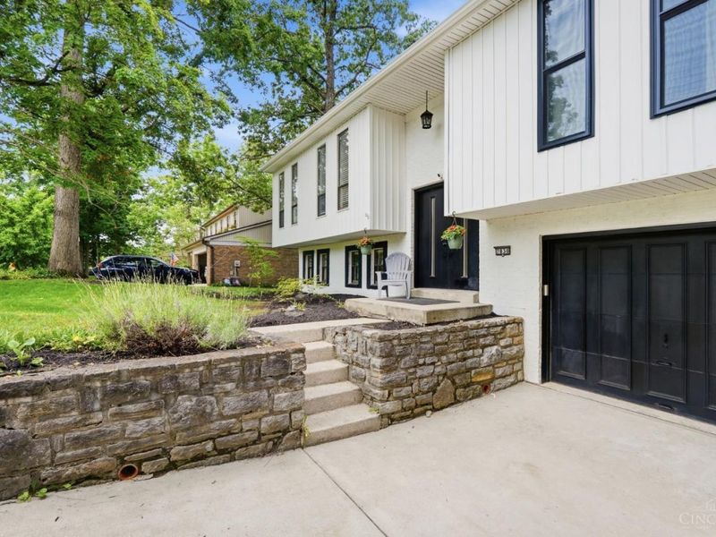 7830 Shadowhill Way, Montgomery, OH 45242 Photo 4