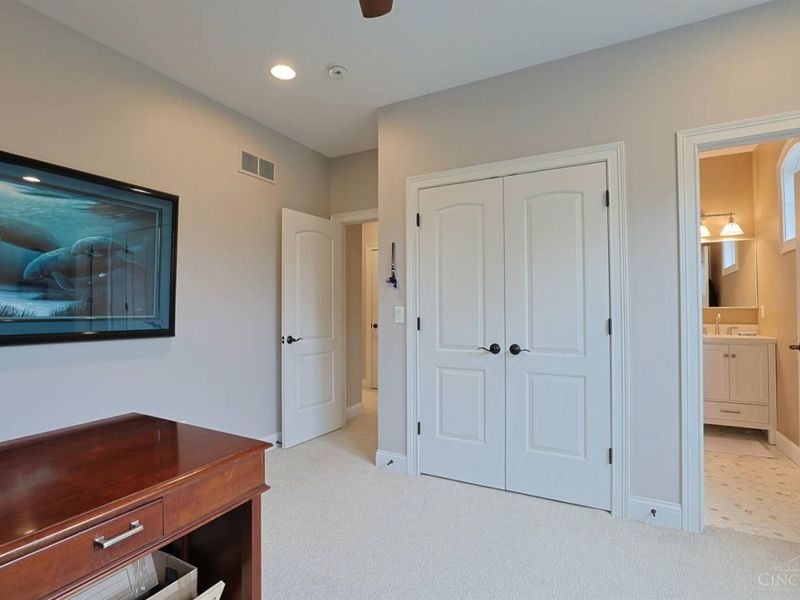 3435 Stettinius Avenue, Cincinnati, OH 45208 Photo 32