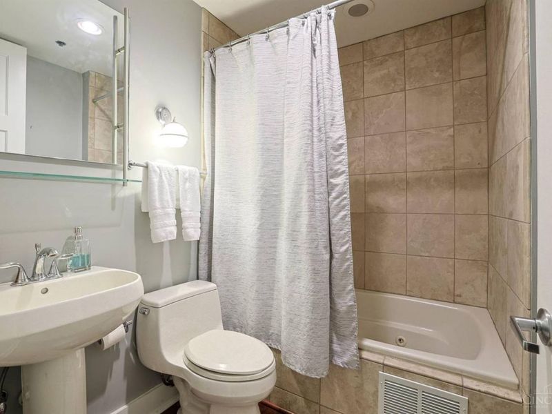 26 E Sixth Street, Unit 504, Cincinnati, OH 45202 Photo 22