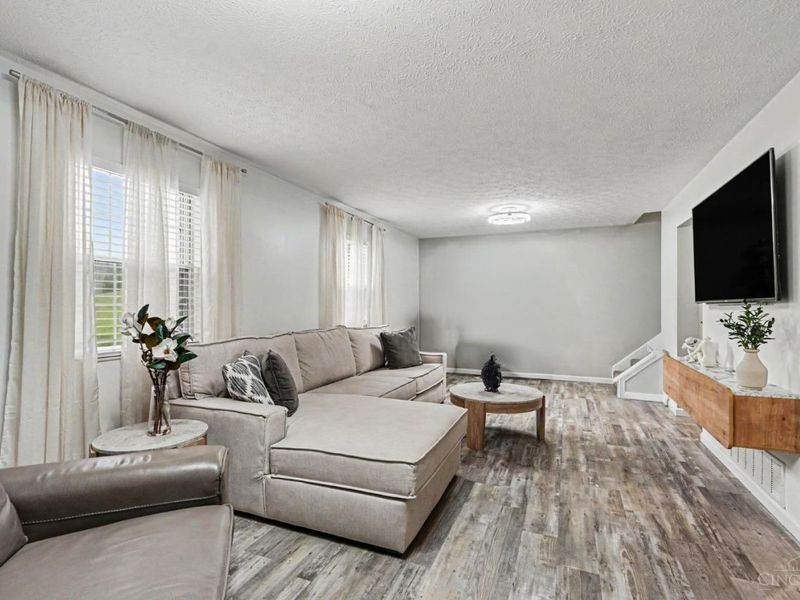 492 Maple Circle Drive, Springdale, OH 45246 Photo 4