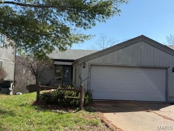 1653 Award Drive, Ballwin, MO 63021