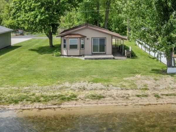 9048 Loveless Drive NE, Rockford, MI 49341