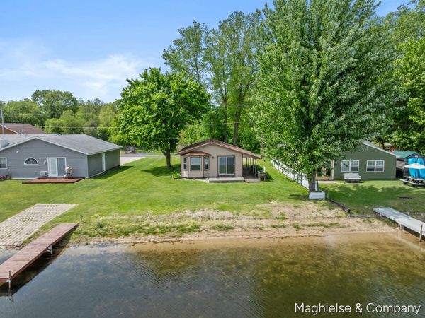 9048 Loveless Drive NE, Rockford, MI 49341