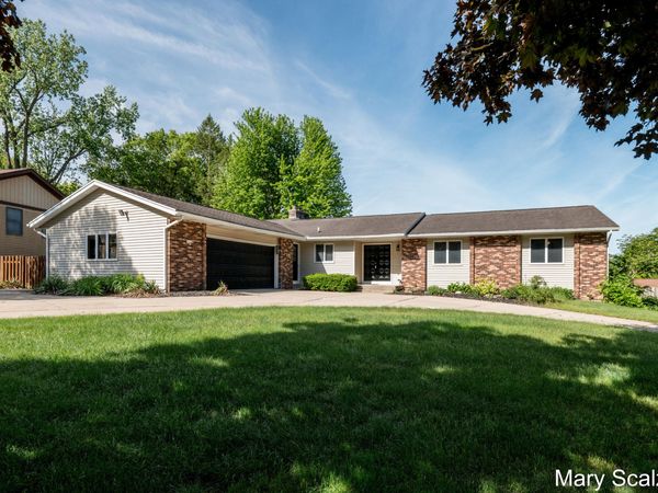 2650 Oldepointe Drive NE, Grand Rapids, MI 49525