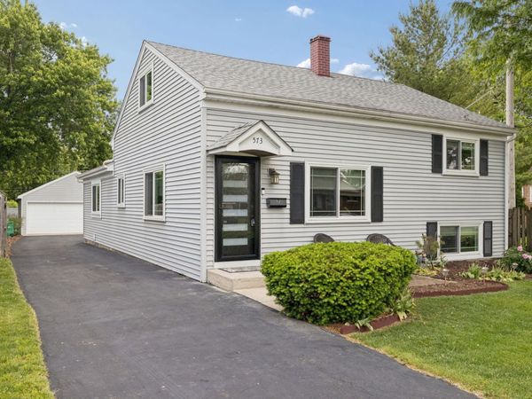 573 S Chase Avenue , Lombard, IL 60148