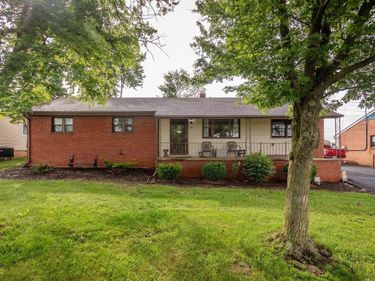220 ROCKINGHAM DR, HARRISONBURG, VA 22802