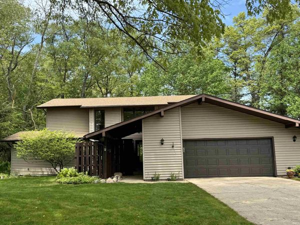 21465 Old Walnut Court, South Bend, IN 46628