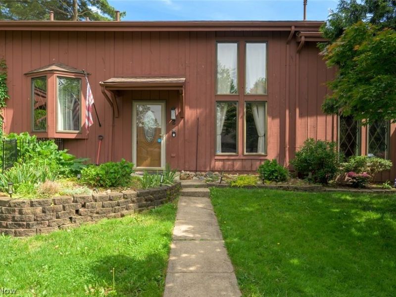 6235 Gladys Street, Unit 2, Ravenna, OH 44266 Photo 1