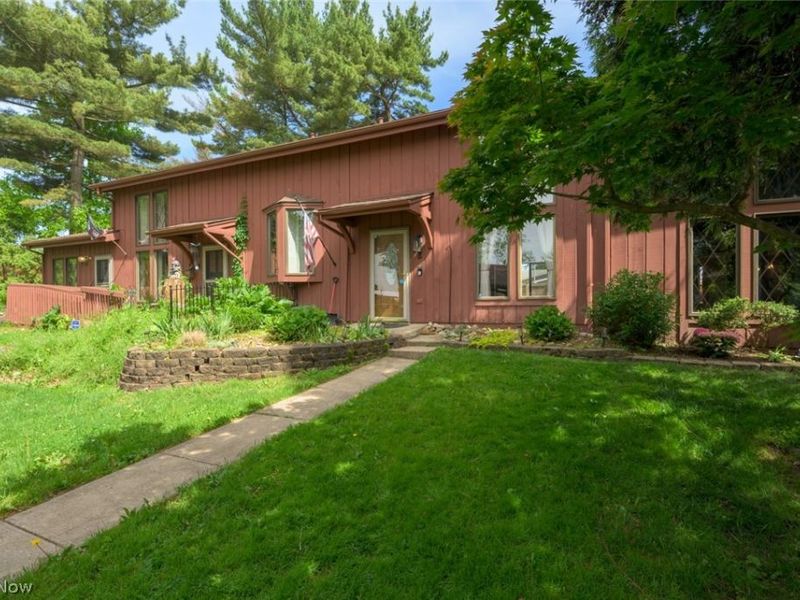 6235 Gladys Street, Unit 2, Ravenna, OH 44266 Photo 2