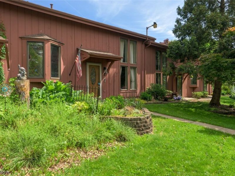 6235 Gladys Street, Unit 2, Ravenna, OH 44266 Photo 3