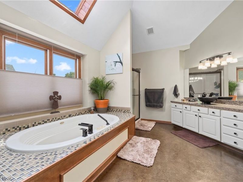 224 Sleepy Hollow Drive, Amherst, OH 44001 Photo 32