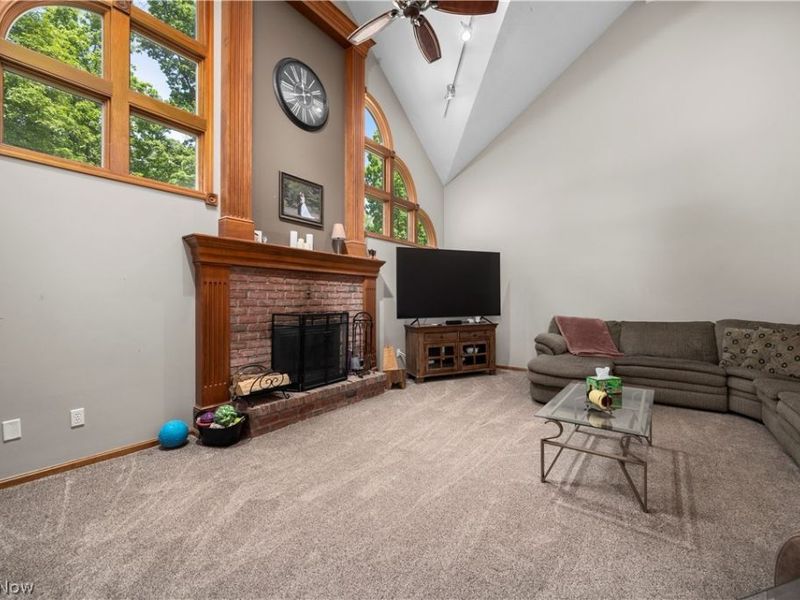 224 Sleepy Hollow Drive, Amherst, OH 44001 Photo 8