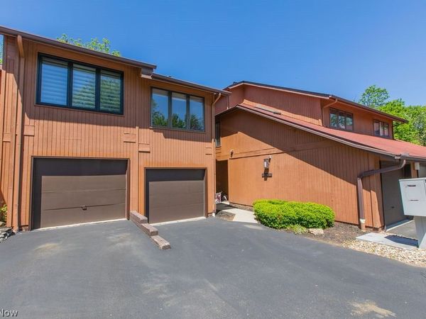 25058 Mill River Road , Olmsted Falls, OH 44138