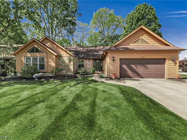 5766 Green Circle , Willoughby, OH 44094