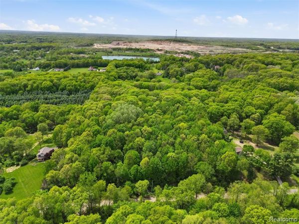 2220 Valley Gate , Milford Twp, MI 48381