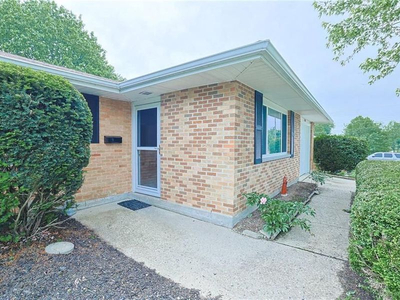 5718 Woodmore Drive, Dayton, OH 45414 Photo 3