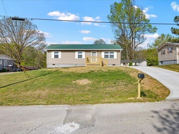 400 N Iowa Avenue , Etowah, TN 37331