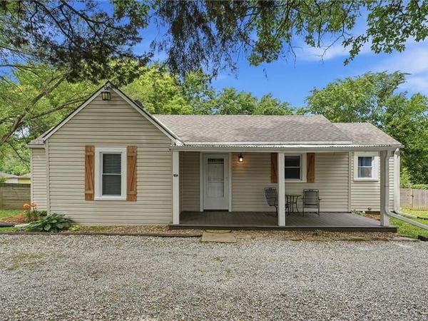 301 SE Moreland School Road, Blue Springs, MO 64014