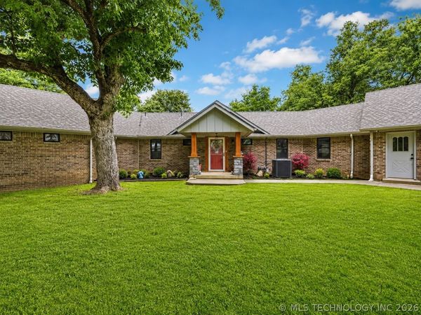 1701 N Hopi Street , Chouteau, OK 74337