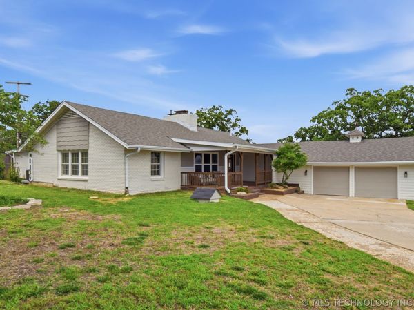 701 Oak Ridge Drive , Sand Springs, OK 74063