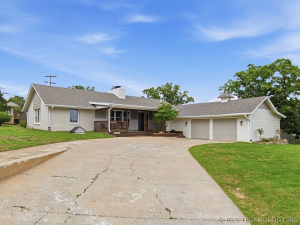 701 Oak Ridge Drive , Sand Springs, OK 74063