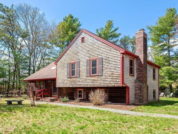 4 Oak Ridge Dr, Bourne, MA 02559