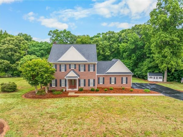 129 Walnut Avenue , Yadkinville, NC 27055